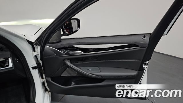 BMW 5-Series 530i xDrive M Sport Package