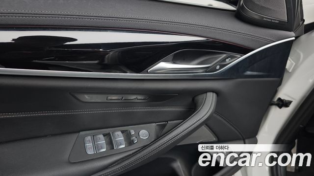 BMW 5-Series 530i xDrive M Sport Package