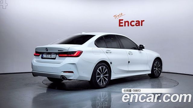 BMW 3-Series 320i