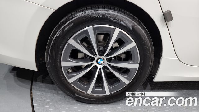 BMW 3-Series 320i