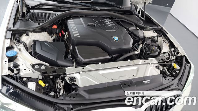 BMW 3-Series 320i