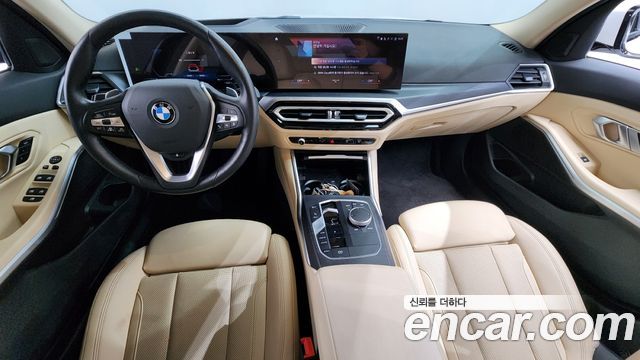 BMW 3-Series 320i