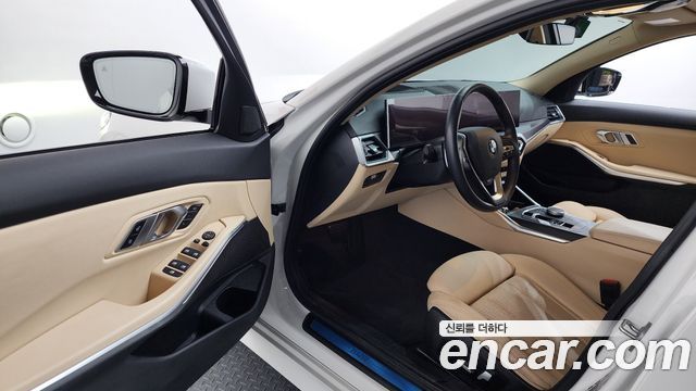 BMW 3-Series 320i