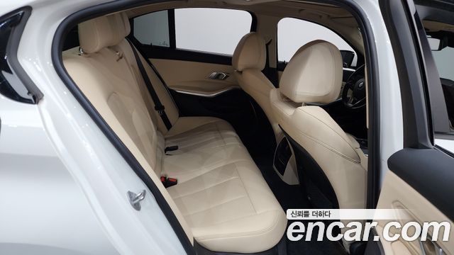 BMW 3-Series 320i