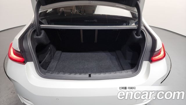 BMW 3-Series 320i
