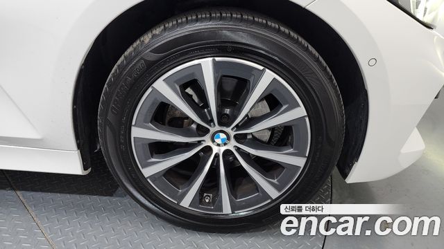 BMW 3-Series 320i