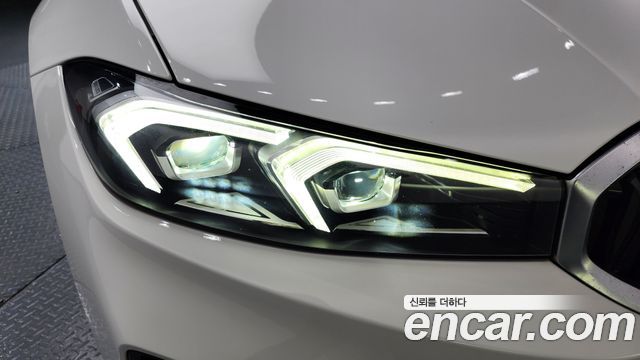 BMW 3-Series 320i