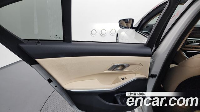BMW 3-Series 320i