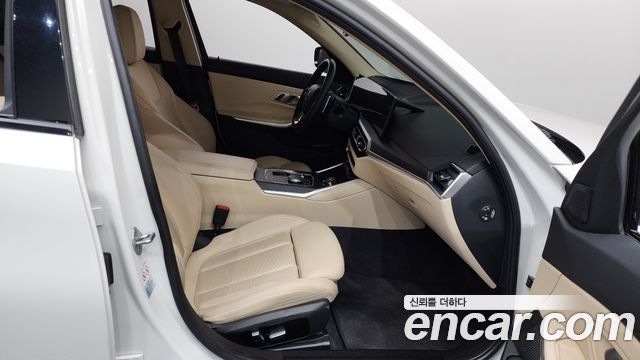 BMW 3-Series 320i