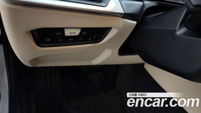BMW 3-Series 320i