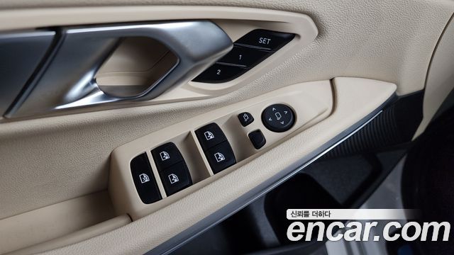 BMW 3-Series 320i