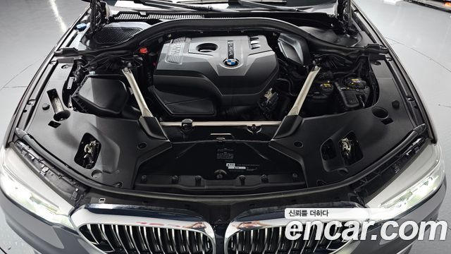 BMW 5-Series 530i xDrive Luxury Plus