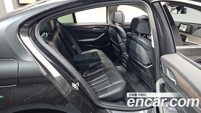 BMW 5-Series 530i xDrive Luxury Plus