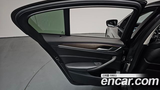 BMW 5-Series 530i xDrive Luxury Plus