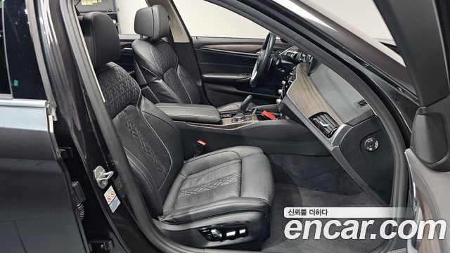 BMW 5-Series 530i xDrive Luxury Plus