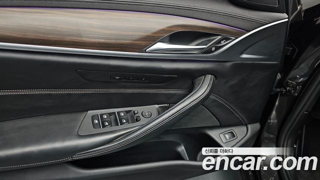 BMW 5-Series 530i xDrive Luxury Plus