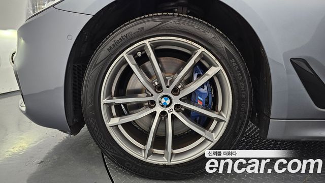 BMW 5-Series 530i xDrive M Sport Package