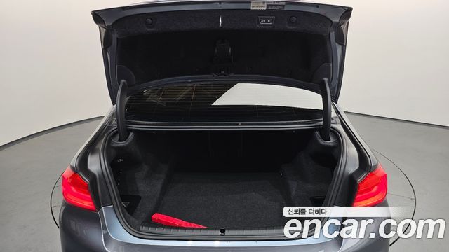 BMW 5-Series 530i xDrive M Sport Package