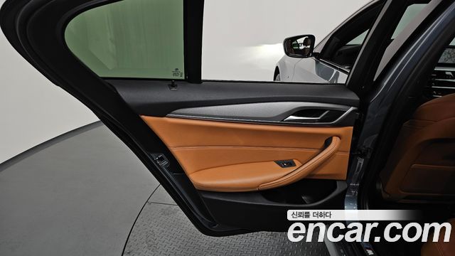BMW 5-Series 530i xDrive M Sport Package