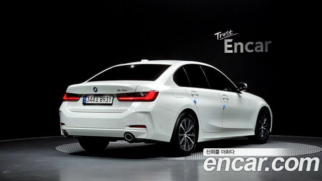 BMW 3-Series 320i