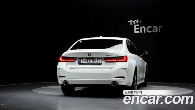 BMW 3-Series 320i