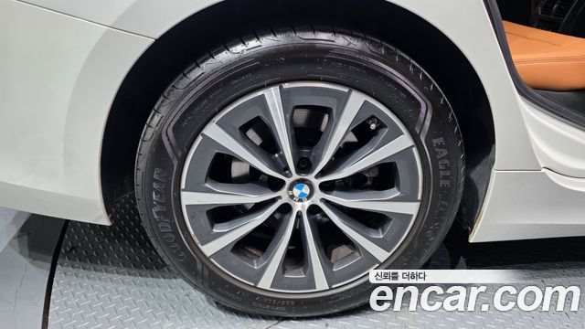 BMW 3-Series 320i