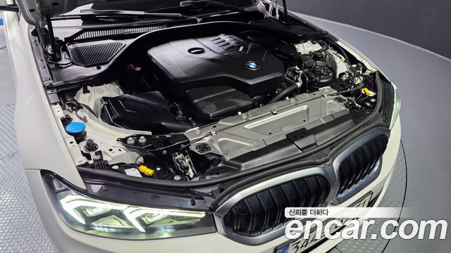 BMW 3-Series 320i