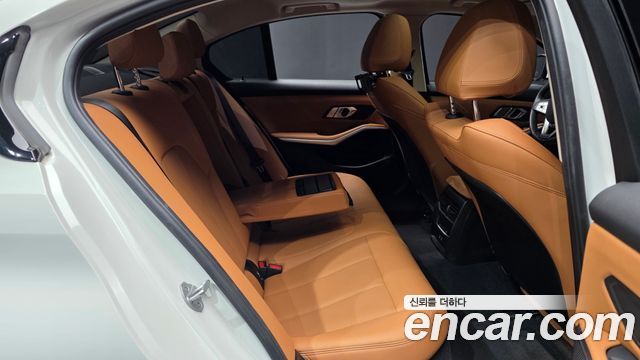 BMW 3-Series 320i