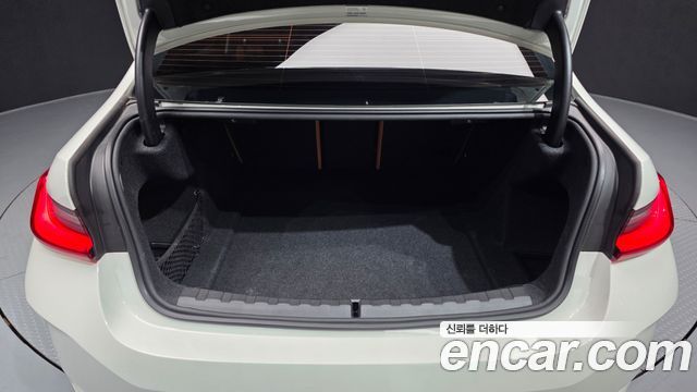 BMW 3-Series 320i