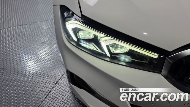BMW 3-Series 320i