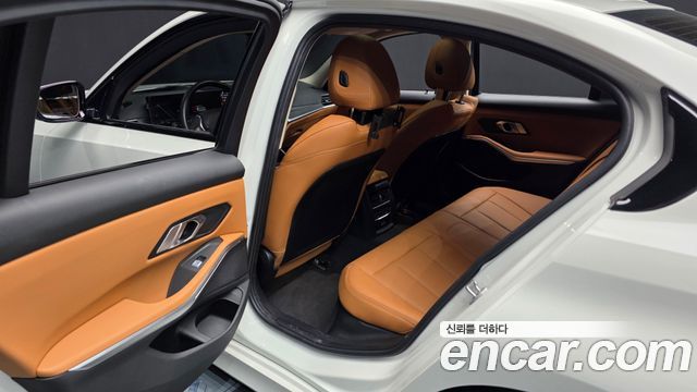 BMW 3-Series 320i