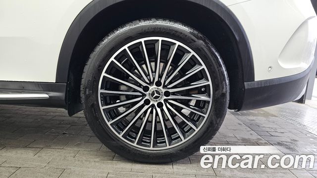 Mercedes-Benz GLC-Class GLC300 4MATIC AMG Line