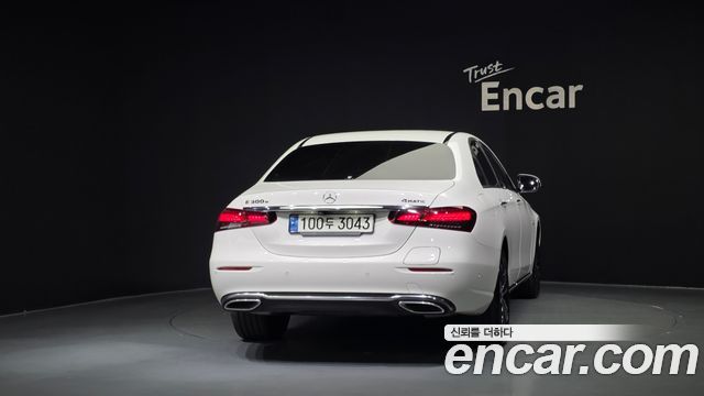 Mercedes-Benz E-Class E300e 4MATIC Exclusive