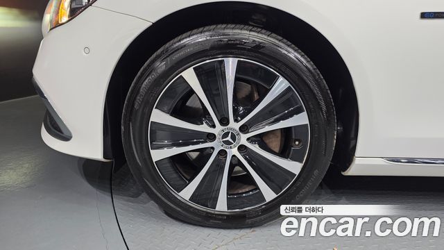 Mercedes-Benz E-Class E300e 4MATIC Exclusive