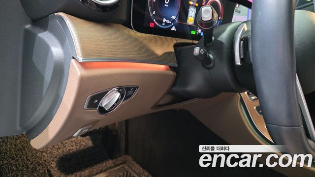 Mercedes-Benz E-Class E300e 4MATIC Exclusive