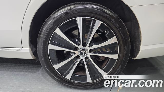 Mercedes-Benz E-Class E300e 4MATIC Exclusive