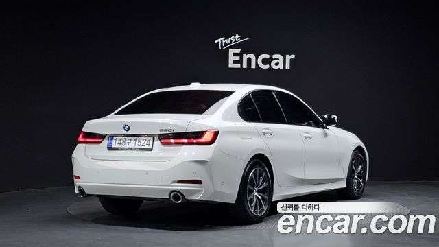 BMW 3-Series 320i