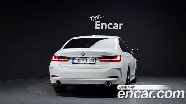 BMW 3-Series 320i