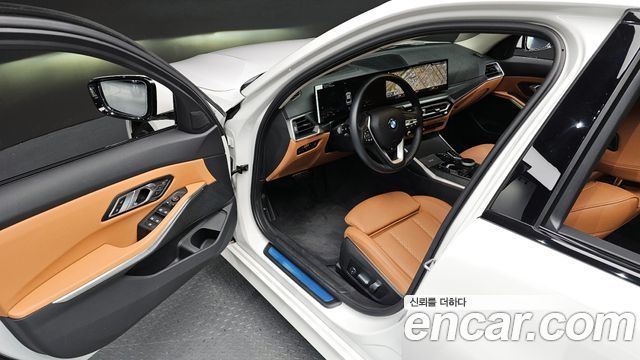 BMW 3-Series 320i