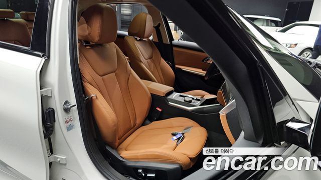 BMW 3-Series 320i