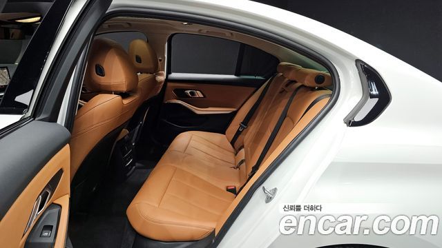 BMW 3-Series 320i