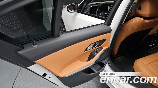 BMW 3-Series 320i