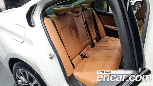 BMW 3-Series 320i