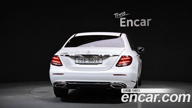 Mercedes-Benz E-Class E300 Exclusive