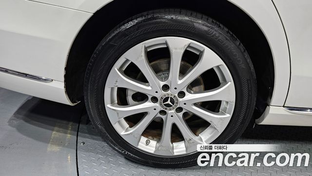 Mercedes-Benz E-Class E300 Exclusive