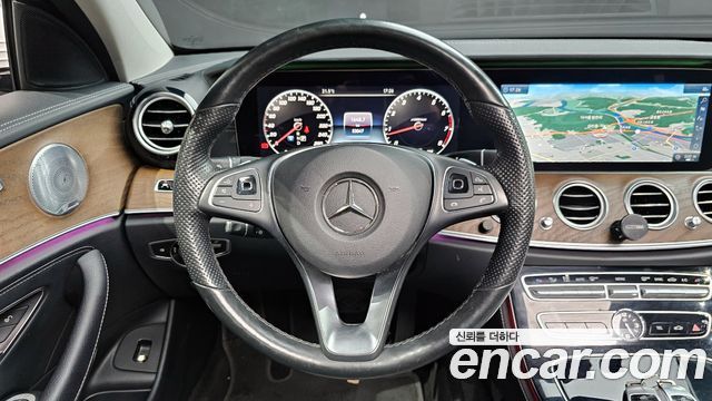 Mercedes-Benz E-Class E300 Exclusive