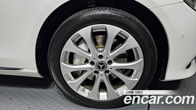 Mercedes-Benz E-Class E300 Exclusive