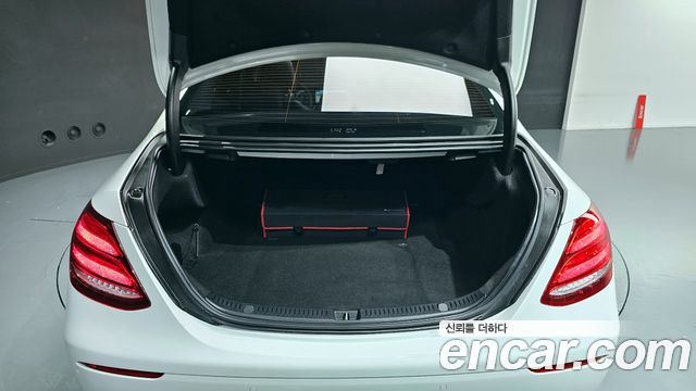 Mercedes-Benz E-Class E300 Exclusive