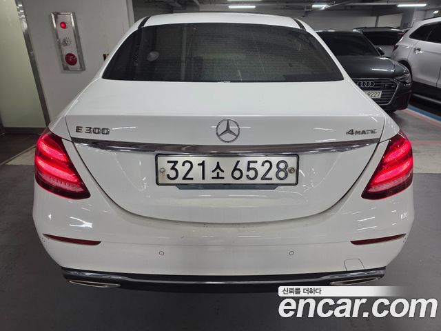 Mercedes-Benz E-Class E300 4MATIC Exclusive