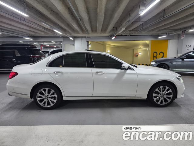 Mercedes-Benz E-Class E300 4MATIC Exclusive